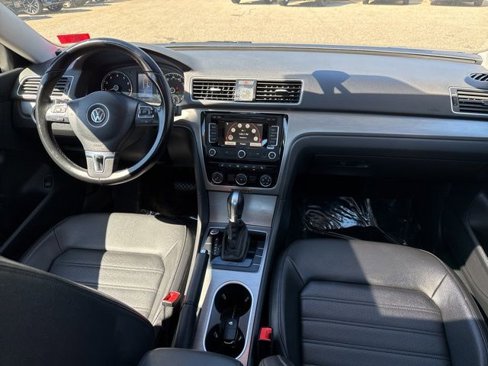 Used 2015 Volkswagen Passat 1.8T SE image 10
