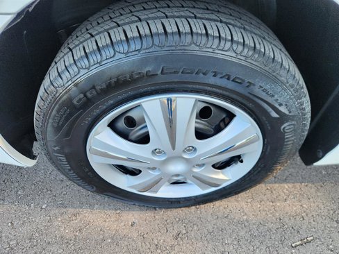 Used 2005 Toyota Camry LE image 9