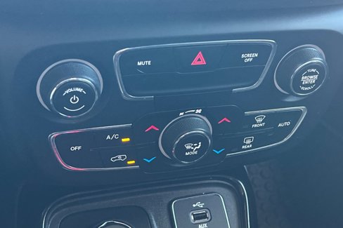 Used 2018 Jeep Compass Latitude w/ Popular Equipment Group image 17