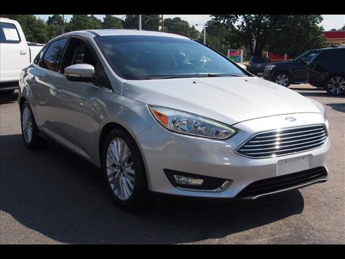 Used 2018 Ford Focus Titanium image 8