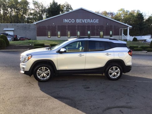 Used 2022 GMC Terrain SLE w/ Driver Convenience Package image 4
