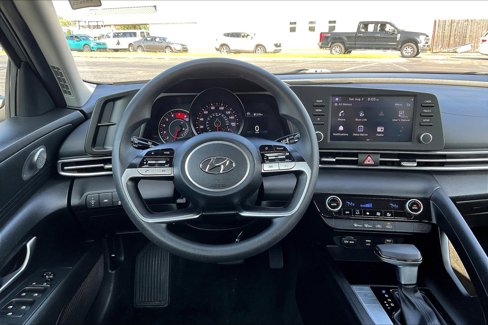 Used 2022 Hyundai Elantra SEL image 5