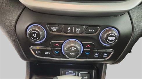 Used 2015 Jeep Cherokee Trailhawk w/ Comfort/Convenience Group image 18