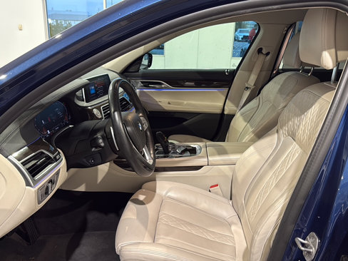 Used 2022 BMW 740i w/ Premium Package image 6