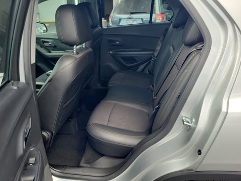 Used 2020 Chevrolet Trax LT w/ LT Convenience Package image 11
