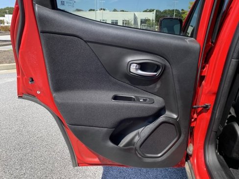 Used 2021 Jeep Renegade Latitude image 34