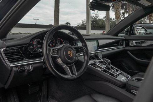 Used 2020 Porsche Panamera image 15