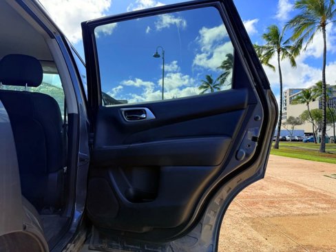 Used 2018 Nissan Pathfinder S image 18