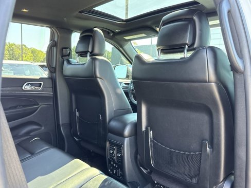 Used 2018 Jeep Grand Cherokee Limited image 19