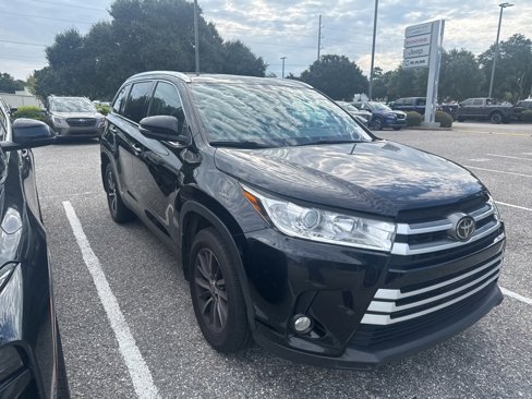 Used 2019 Toyota Highlander SE image 2