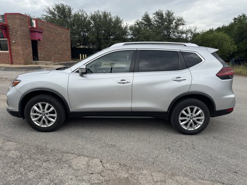 Used 2020 Nissan Rogue SV image 4