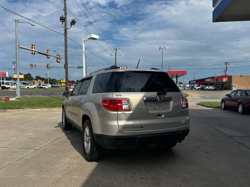 Used 2010 Saturn Outlook XE image 2