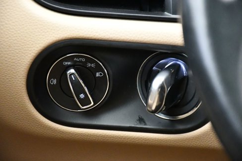 Certified 2021 Porsche Macan image 25