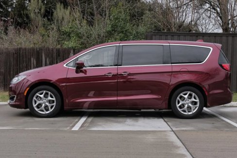Used 2018 Chrysler Pacifica Touring Plus w/ Tire & Wheel Group image 15