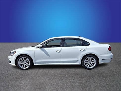 Used 2019 Volkswagen Passat 2.0T Wolfsburg w/ Wheels & Sunroof Package image 7
