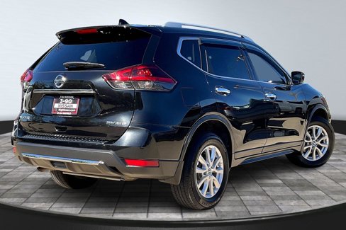 Used 2018 Nissan Rogue SV image 2
