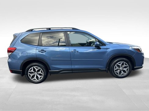 Used 2021 Subaru Forester Premium image 7