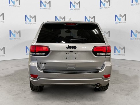 Used 2017 Jeep Grand Cherokee Altitude image 4