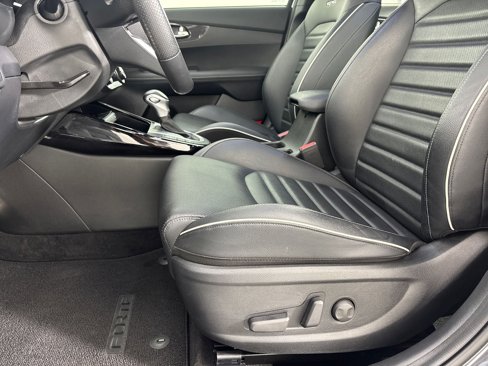 Used 2022 Kia Forte GT-Line w/ GT-Line Premium Package image 13