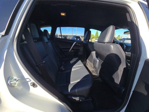Used 2017 Toyota RAV4 SE image 14