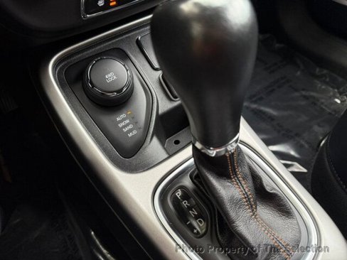 Used 2017 Jeep Compass Latitude w/ Cold Weather Group image 37