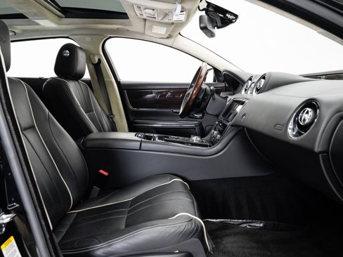 Used 2012 Jaguar XJ L image 23