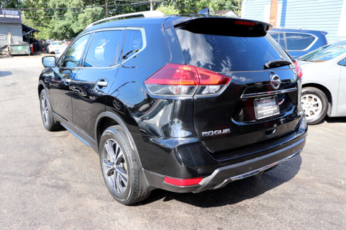 Used 2019 Nissan Rogue SV w/ Sun & Sound Touring Package image 3