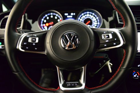 Used 2019 Volkswagen Golf S image 12