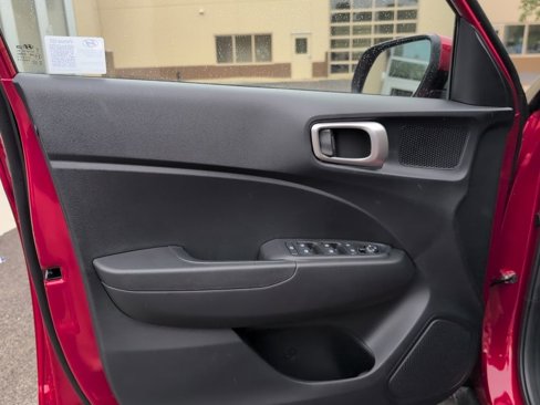 New 2025 Hyundai Venue SE image 11