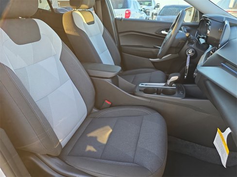 Used 2025 Chevrolet Trax LS w/ Driver Confidence Package image 10