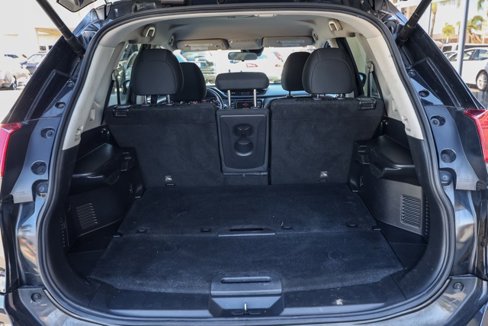 Used 2019 Nissan Rogue SV image 16