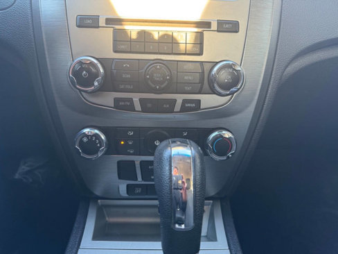 Used 2012 Ford Fusion SE image 24