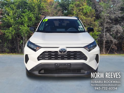 Used 2019 Toyota RAV4 LE image 2