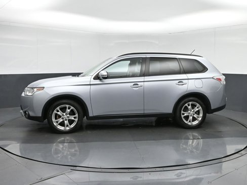 Used 2015 Mitsubishi Outlander SE image 4