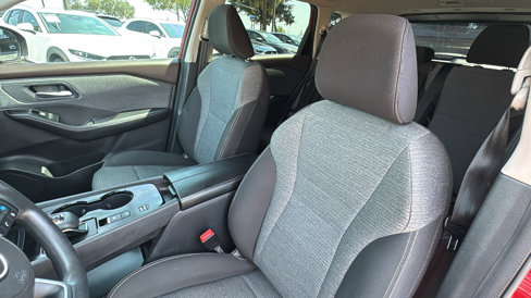 Used 2023 Nissan Rogue SV image 17