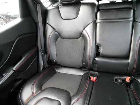 Used 2019 Jeep Cherokee Trailhawk w/ Comfort/Convenience Group image 12