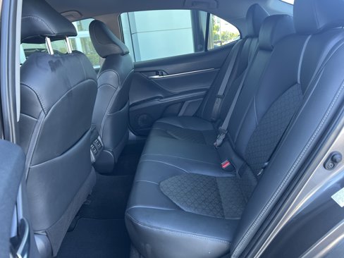 Used 2018 Toyota Camry XSE image 6