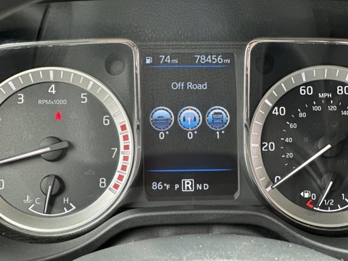 Used 2019 Nissan Titan SV image 25