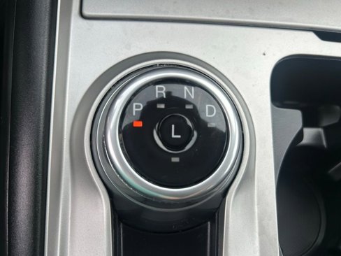 Used 2022 Ford Explorer XLT image 34