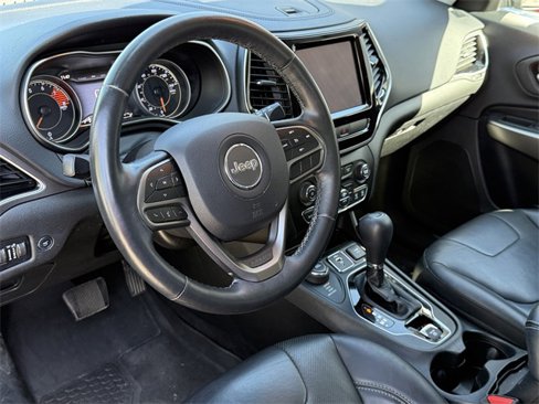 Used 2019 Jeep Cherokee Limited image 16