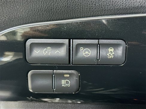 Used 2017 Toyota Prius Four Touring image 10