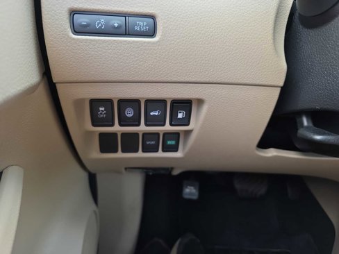 Used 2019 Nissan Rogue SV image 22