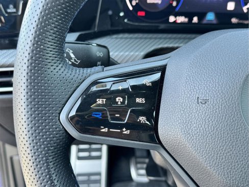 Used 2022 Volkswagen Golf R image 33