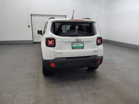 Used 2015 Jeep Renegade Latitude image 6