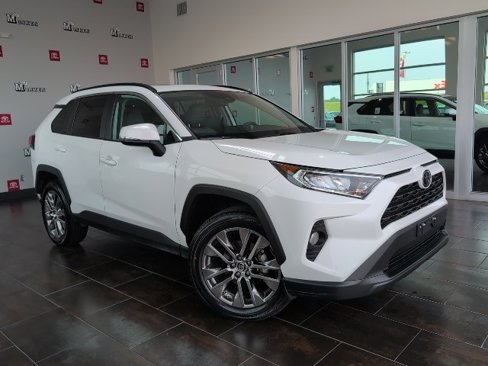 Used 2020 Toyota RAV4 XLE Premium image 2