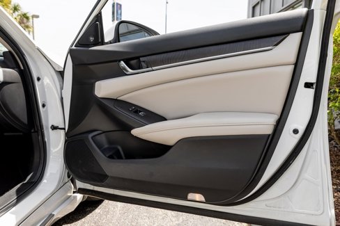 Used 2020 Honda Accord Touring image 32