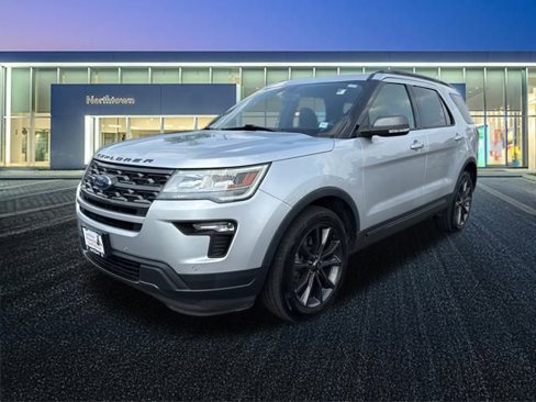Used 2018 Ford Explorer XLT w/ Equipment Group 202A image 8