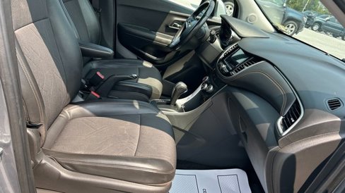 Used 2019 Chevrolet Trax LT w/ LT Convenience Package image 45
