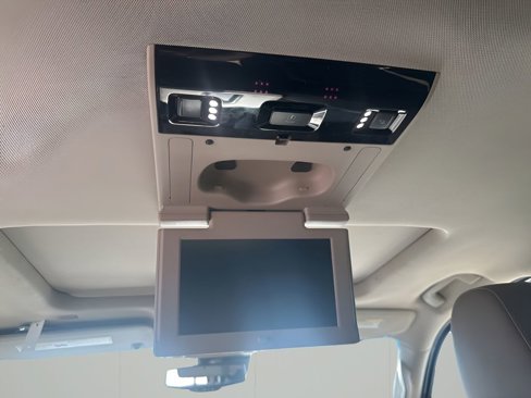 Used 2018 GMC Yukon SLT w/ Premium Edition image 25