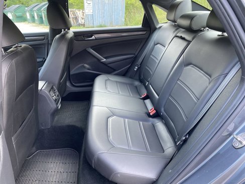 Used 2021 Volkswagen Passat 2.0T R-Line image 39